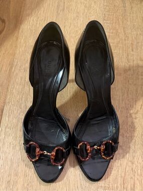 Gucci Black Leather Open-Toe Pumps with Tortoiseshell Horsebit Detail